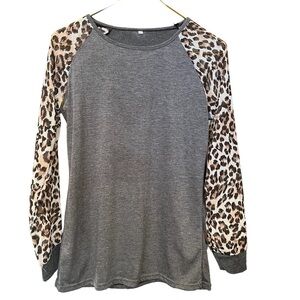 Women’s Gray Sz M Animal Print Cheetah Print Long Sleeve Scoop Neck Shirt Top